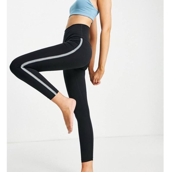 NWT Nike Yoga Crochet Edge high waist 7/8 Leggings, Women’s - Picture 2 of 5